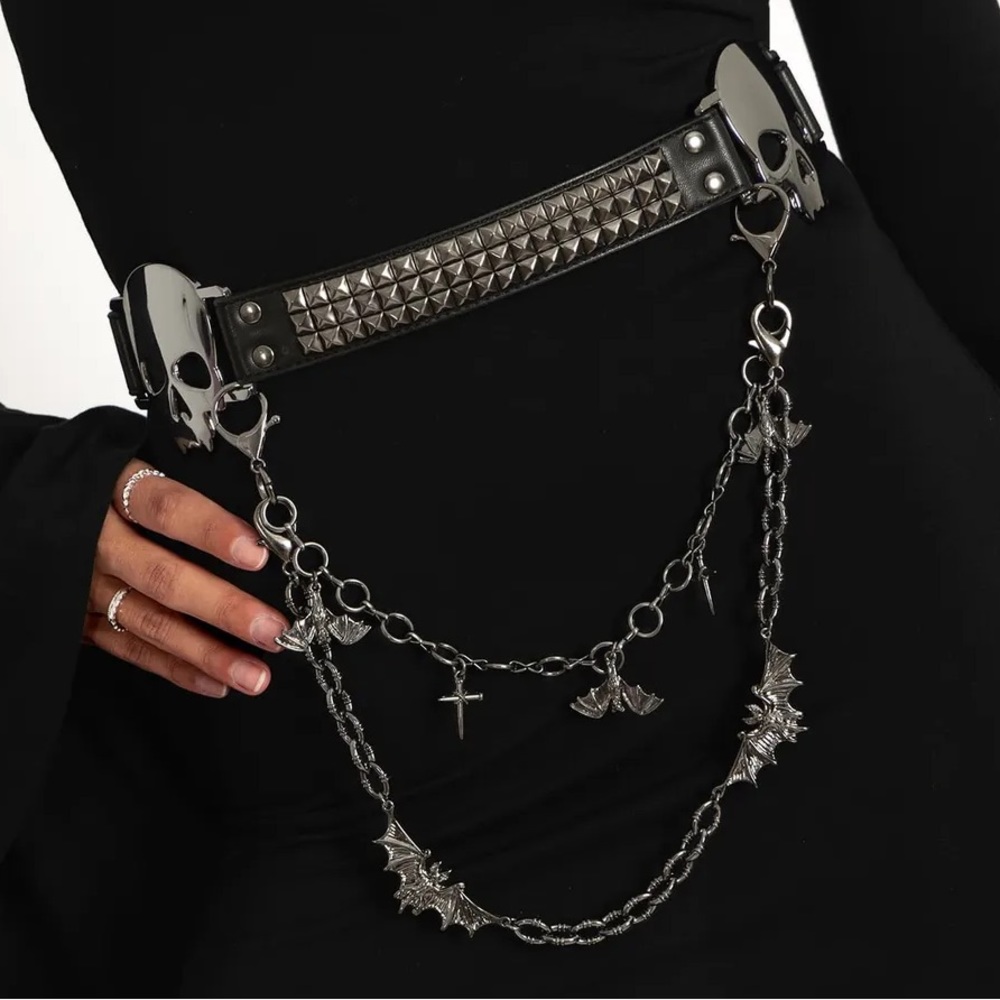 Blackmilk “CHAIN OF DARKNESS BELT LIMITED ED” Size M/L NWT Skull Chain Bat Stud